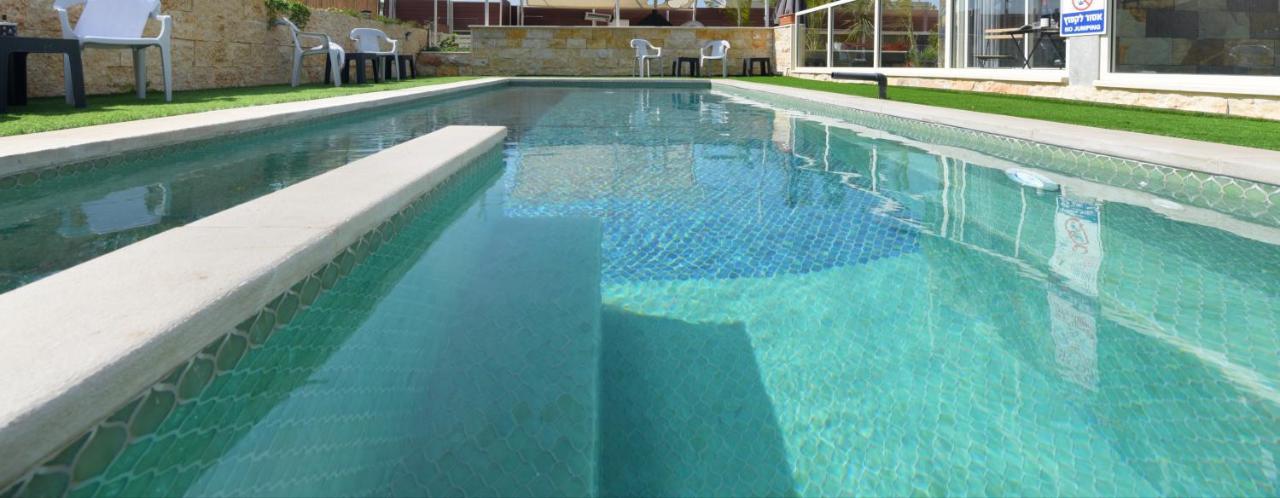 El Viso Verde Luxury Suites Had Nes Exterior photo